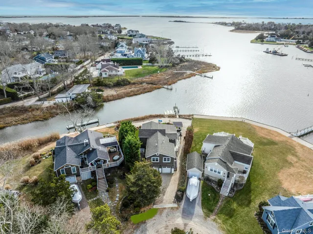 $1,899,000 | 7 Springville Circle, Hampton Bays, NY 11946