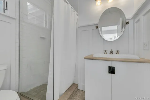 $1,899,000 | 7 Springville Circle, Hampton Bays, NY 11946