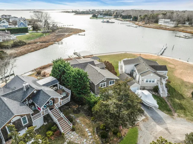 $1,899,000 | 7 Springville Circle, Hampton Bays, NY 11946