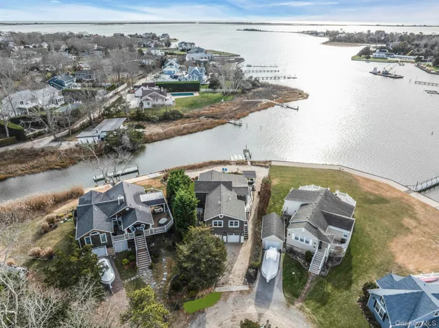 $1,899,000 | 7 Springville Circle, Hampton Bays, NY 11946