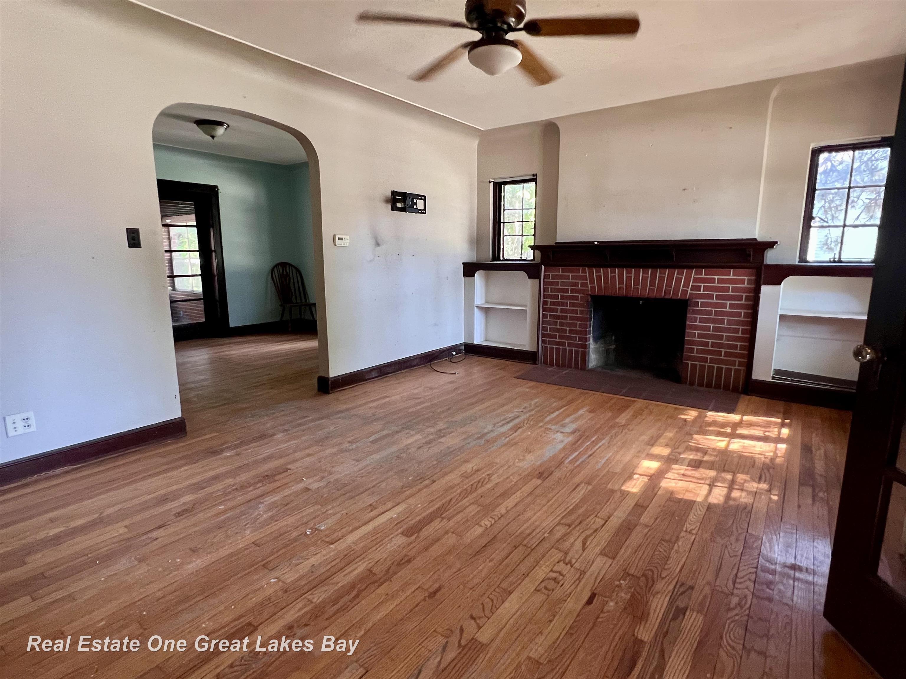 2274 Bay Road Saginaw, MI 48602 - Photo 2 of 19 50180152-038ef3d9-5b9c-4dd9-9ee7-700d6fccbd86.JPG