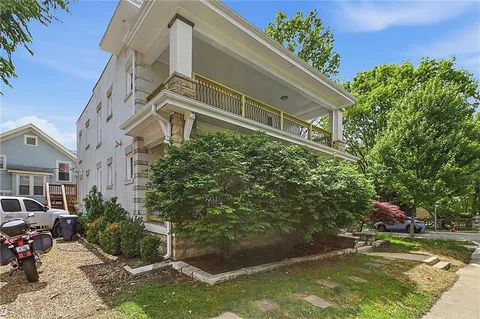 $595,000 | 901 East 39th Street, Kansas City, MO 64109