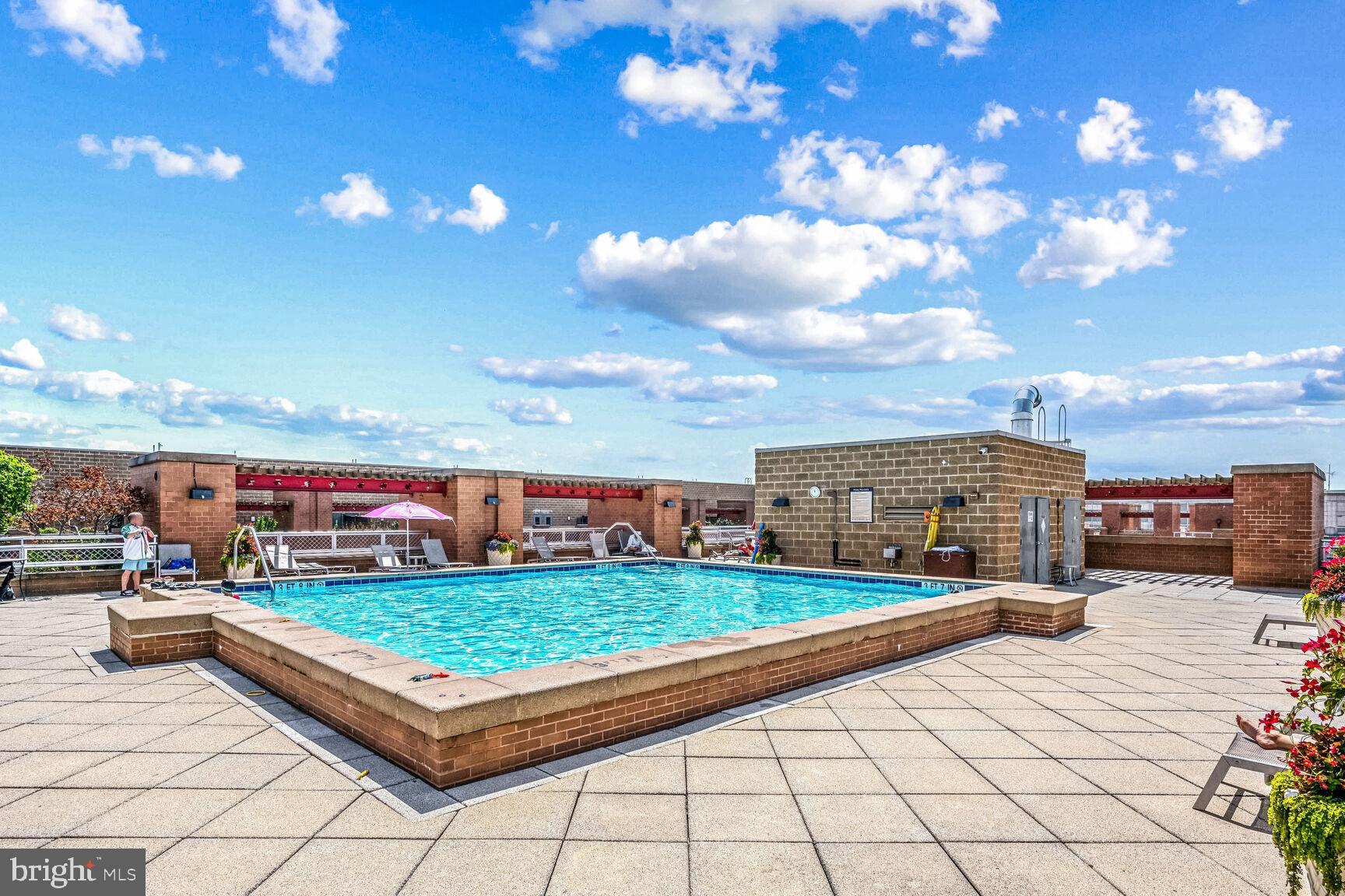 616 E Street Northwest, Unit 1150 Washington, DC 20004 - Photo 41 of 75 Roof top Pool