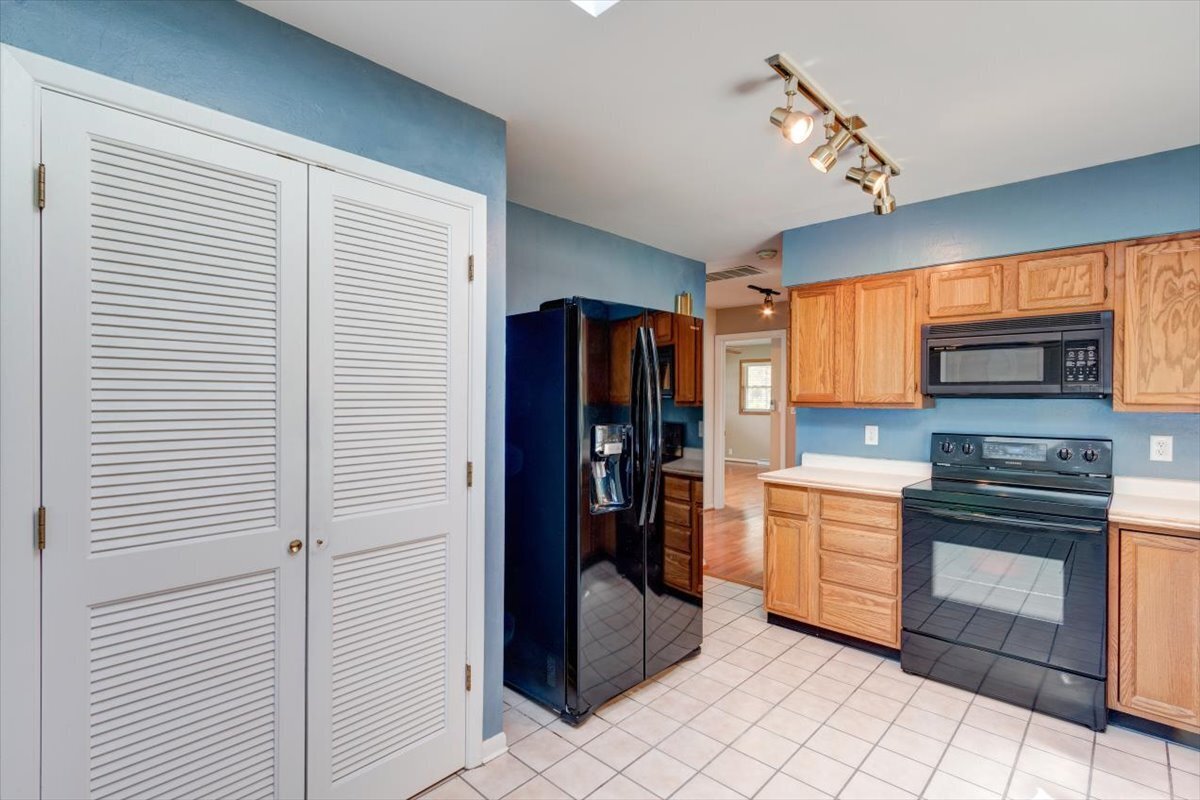 58 Bennett Road Carmel, IN 46032 - Photo 12 of 29 Gallery Image 12