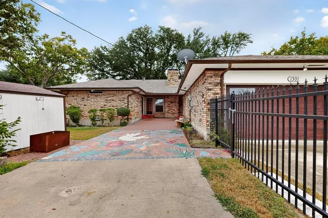 a view of a back yard of the house