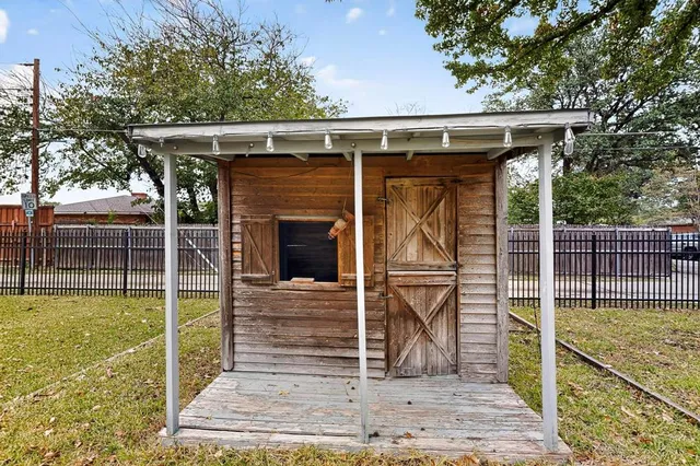 a view of a dinning area with swimming pool