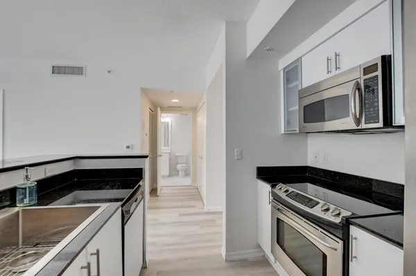 $4,250 | 700 East Boynton Beach Boulevard, Unit 403, Boynton Beach, FL 33435