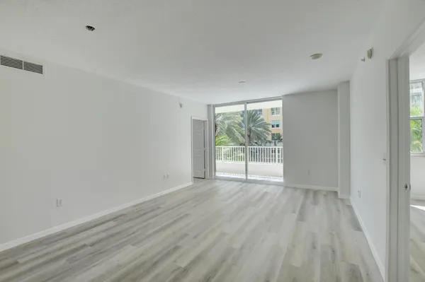 $4,250 | 700 East Boynton Beach Boulevard, Unit 403, Boynton Beach, FL 33435