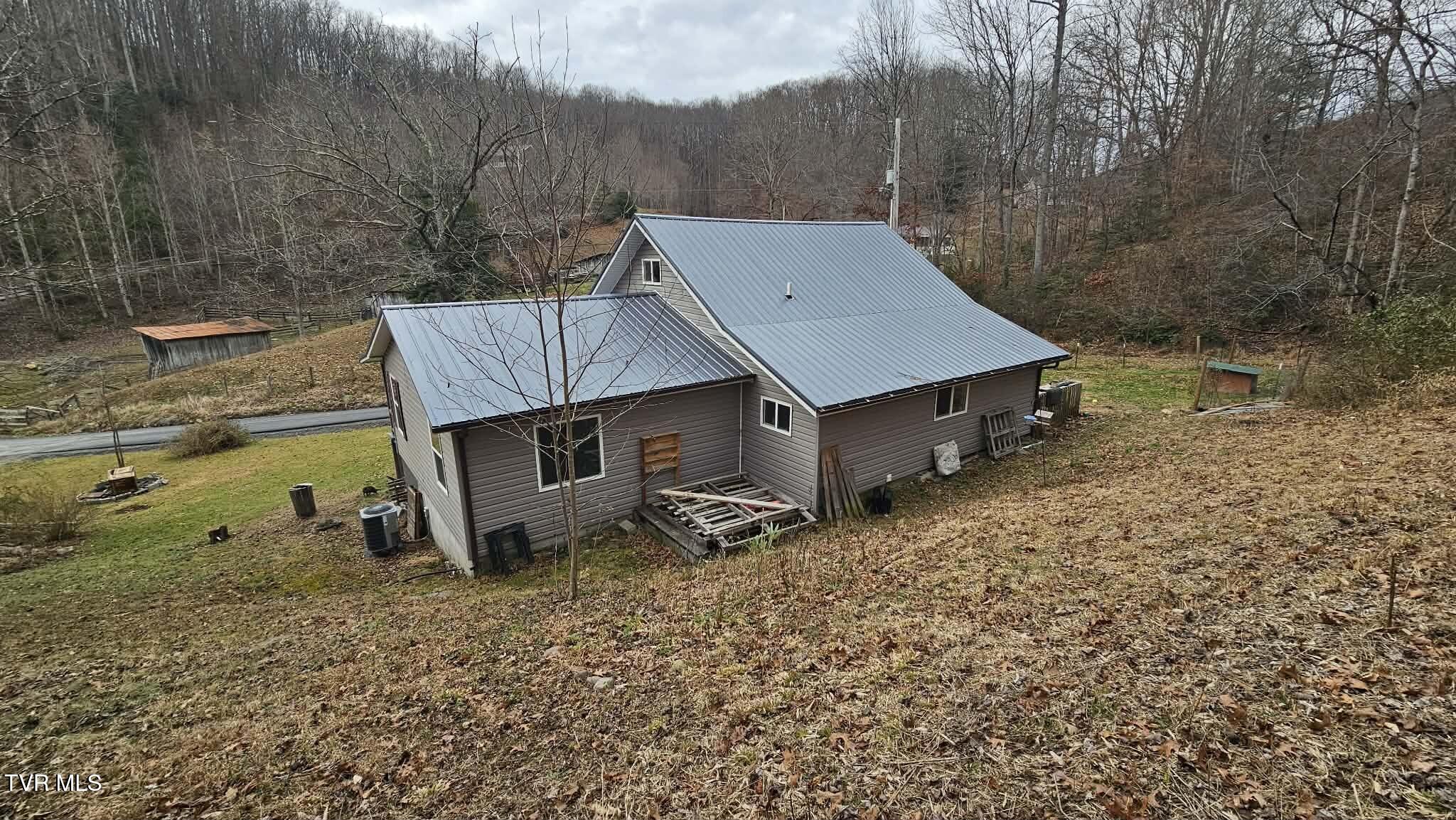 598 Hortons Summit Road Duffield, VA 24244 - Photo 5 of 24 5