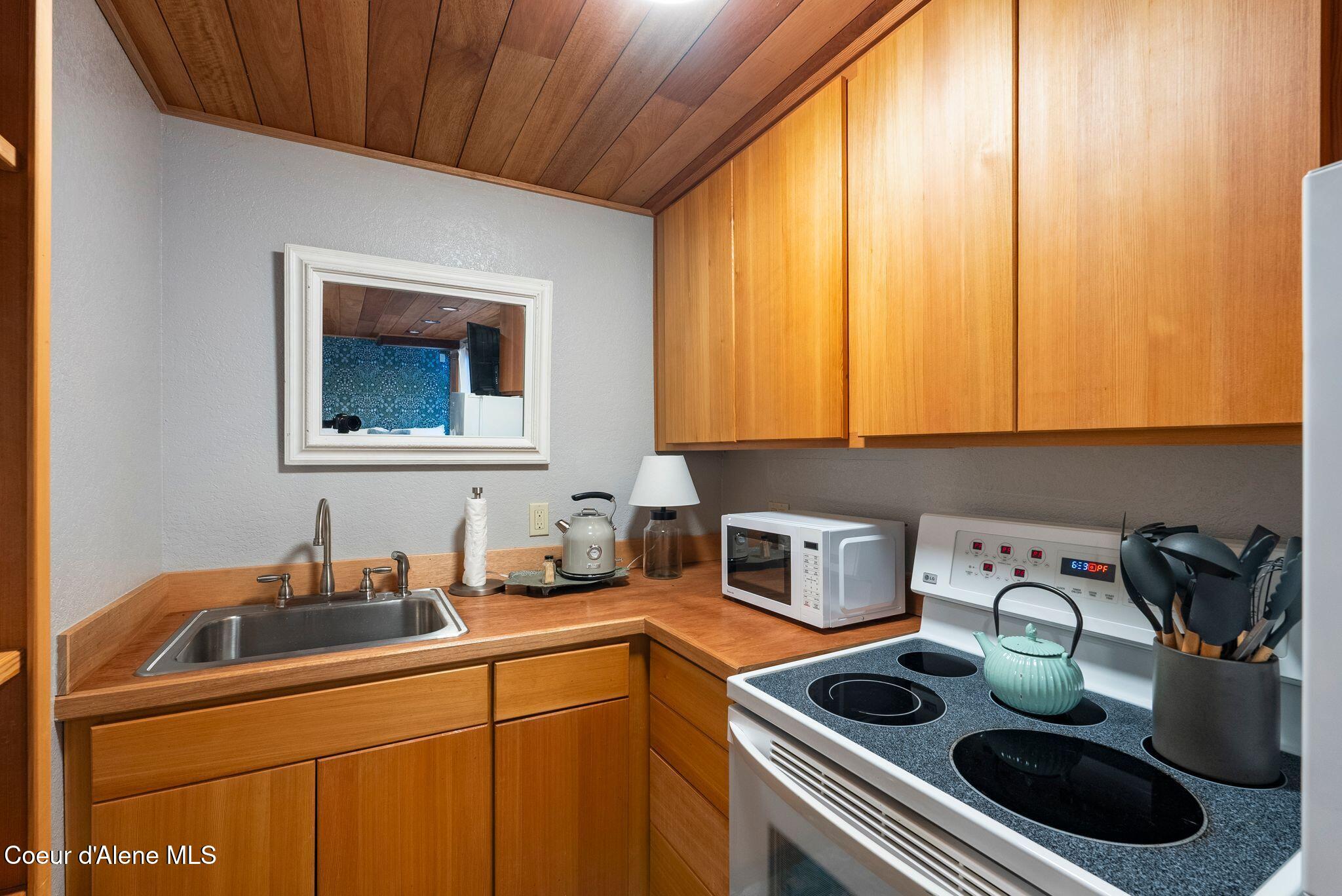 169 Snowplow Road, Unit 206 Sandpoint, ID 83864 - Photo 7 of 18 6_DSC02392