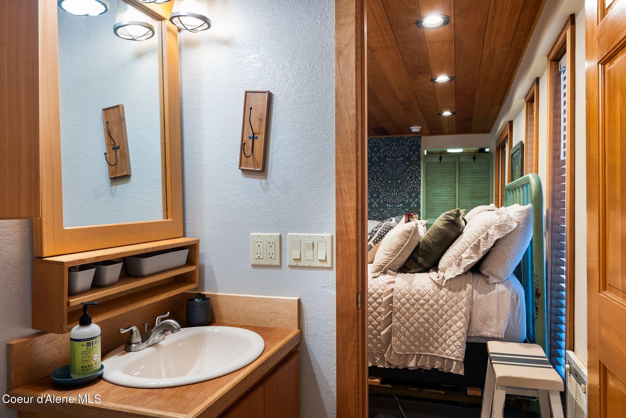 169 Snowplow Road, Unit 206 Sandpoint, ID 83864 - Photo 9 of 18 11_DSC02433