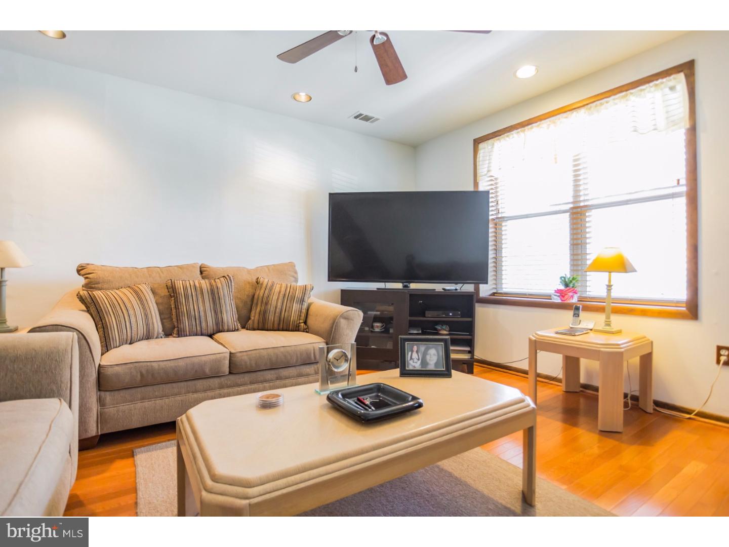 210 West Ritner Street Philadelphia, PA 19148 - Photo 5 of 25 Living Room