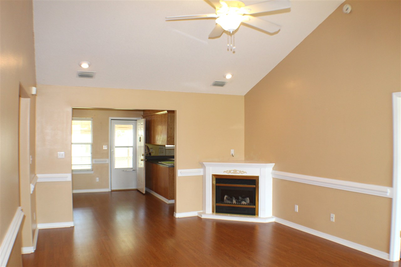 19685 O'Grady Avenue Robertsdale, AL 36567 - Photo 5 of 23 Living Room