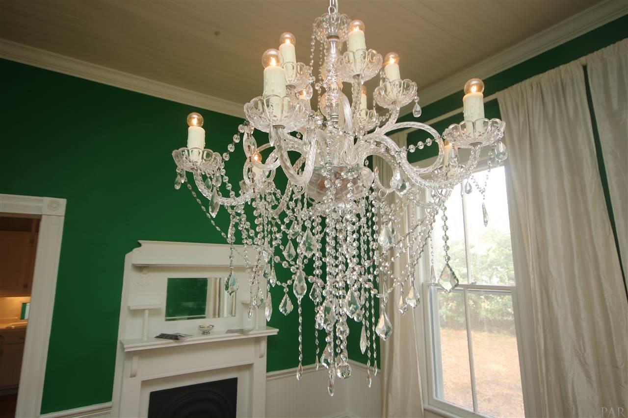 6810 Berryhill Road Milton, FL 32570 - Photo 16 of 50 with ceiling medallion.