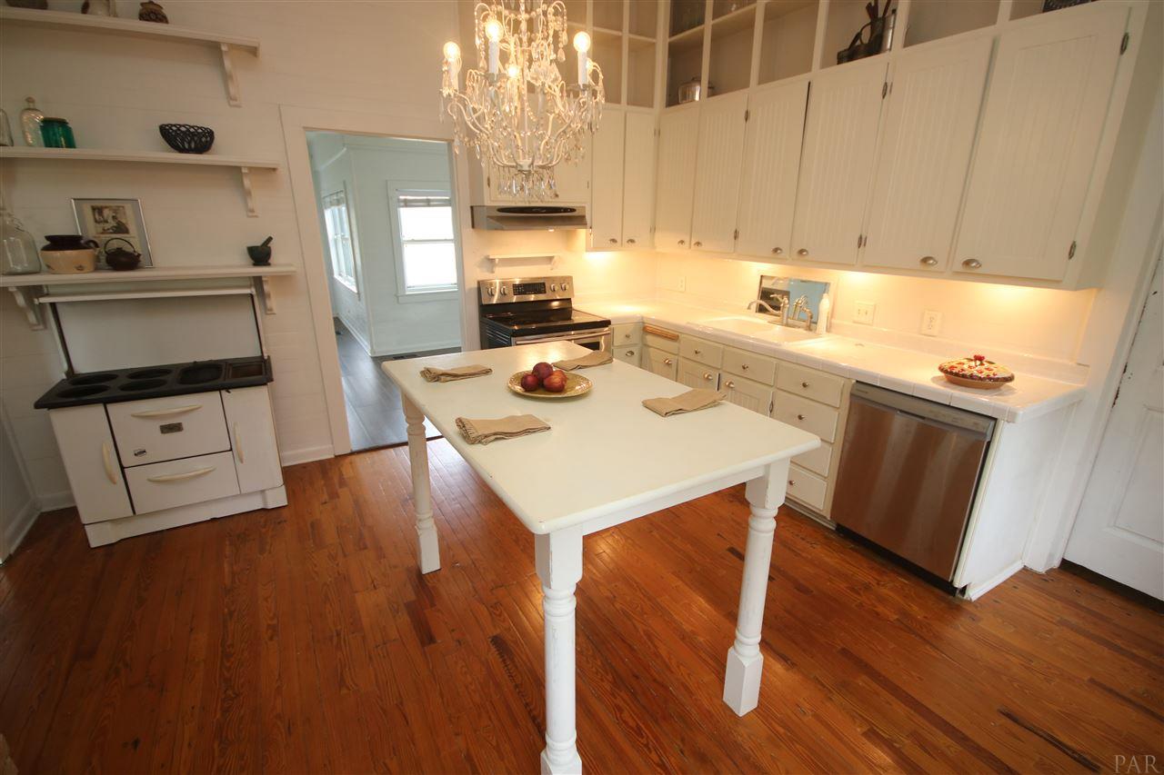 6810 Berryhill Road Milton, FL 32570 - Photo 18 of 50 including electric range & dishwasher.