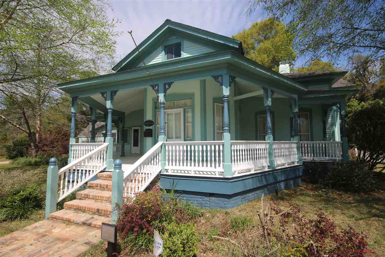6810 Berryhill Road Milton, FL 32570 - Photo 3 of 50 w/ Sherwin Williams Resilience.