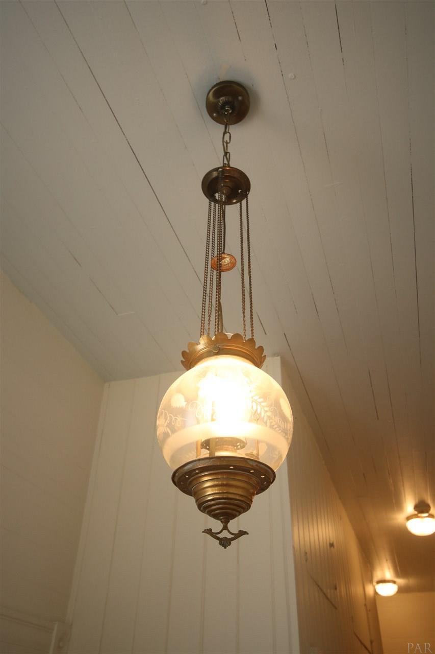 6810 Berryhill Road Milton, FL 32570 - Photo 39 of 50 as you enter the hallway.