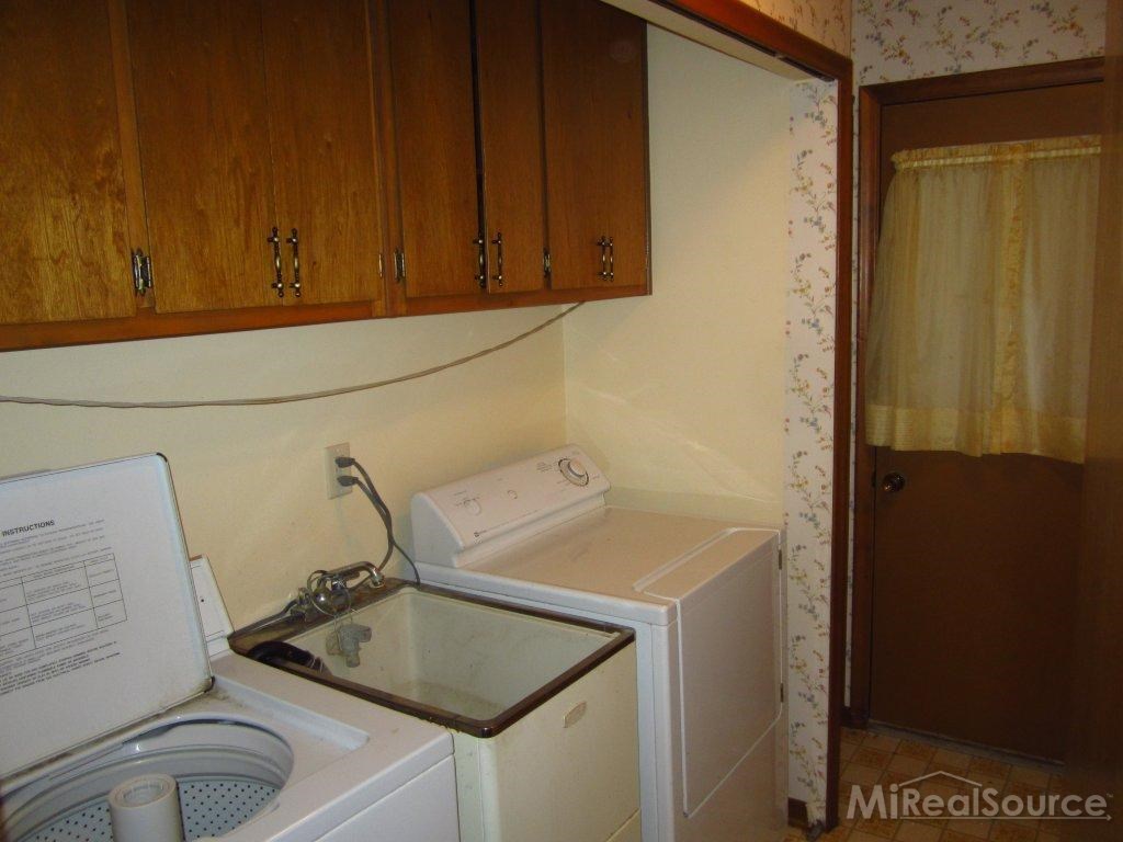 142 West Harrington Road Croswell, MI 48422 - Photo 13 of 15 31228211-12.JPG