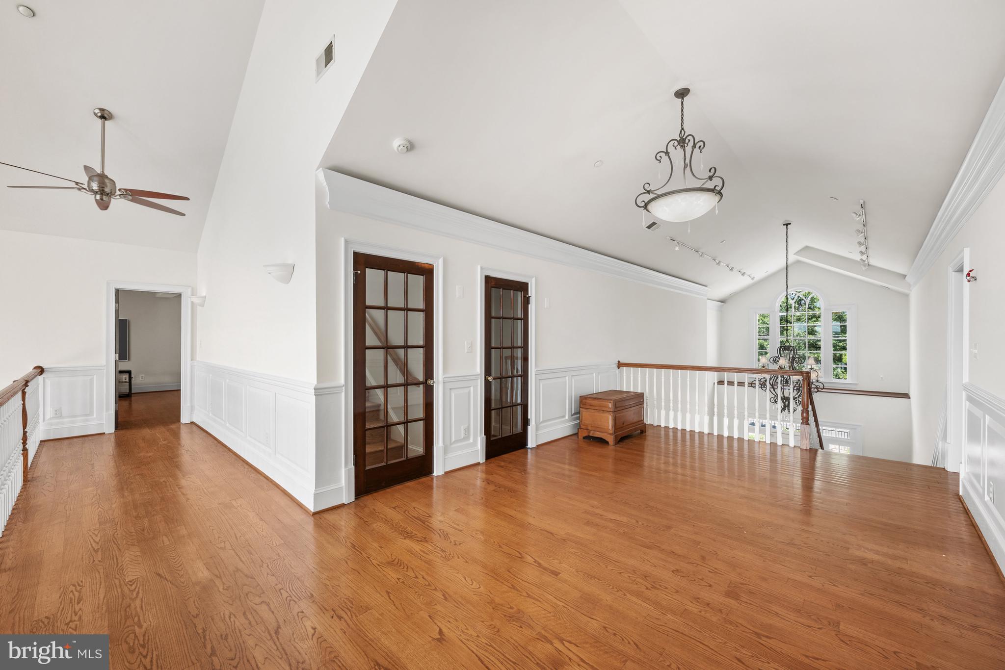 1701 South Arlington Ridge Road Arlington, VA 22202 - Photo 43 of 90 Upper Level Landing