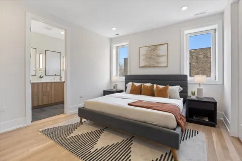 $950,000 | 2720 North Ashland Avenue, Unit 3N, Chicago, IL 60614