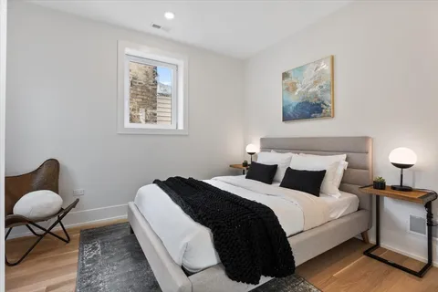 $950,000 | 2720 North Ashland Avenue, Unit 3N, Chicago, IL 60614