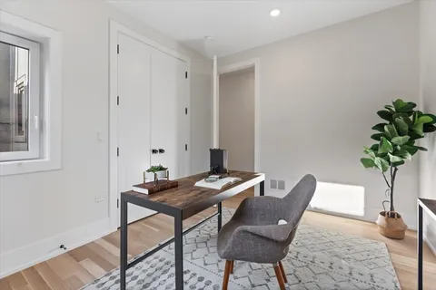 $950,000 | 2720 North Ashland Avenue, Unit 3N, Chicago, IL 60614