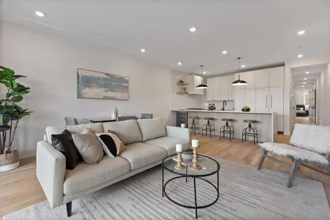 $950,000 | 2720 North Ashland Avenue, Unit 3N, Chicago, IL 60614