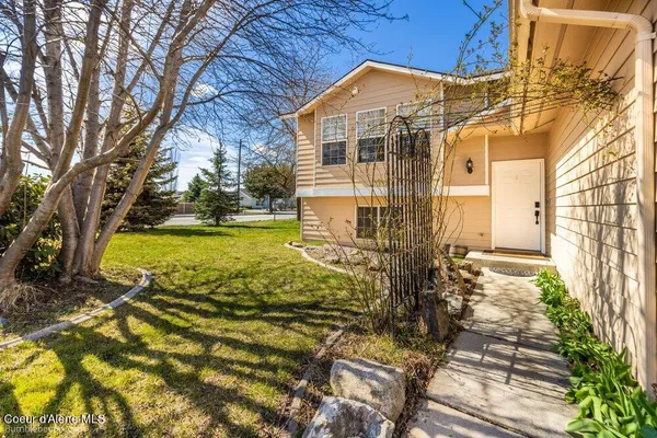 $574,900 | 8811 North Davis Circle, Hayden, ID 83835