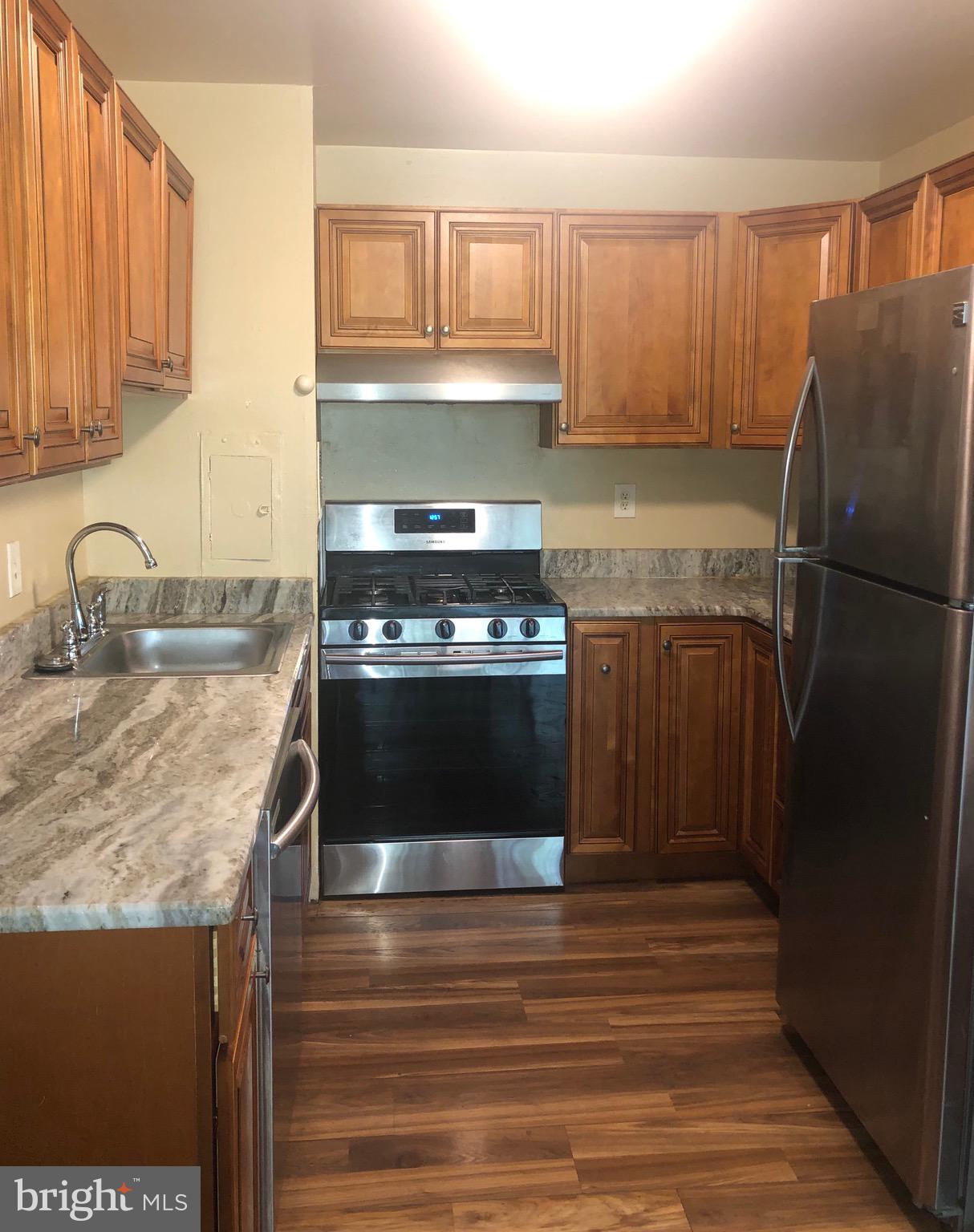 Recently updated kitchen w/ new SS appliances