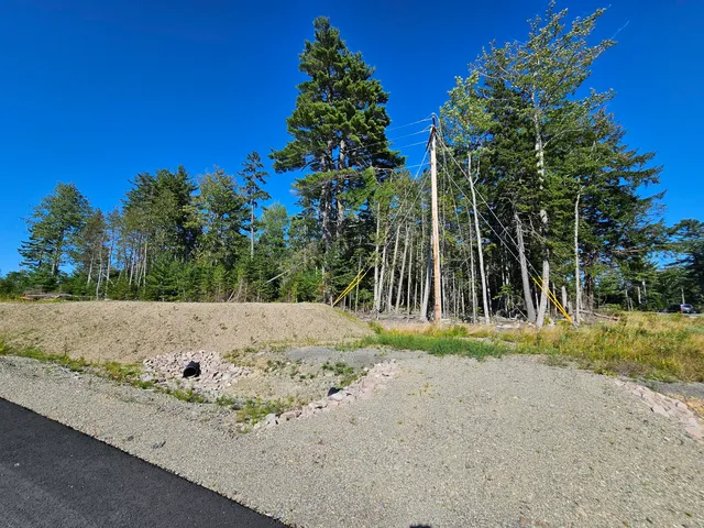 $279,000 | 576 Us Highway, Hancock, ME 04640