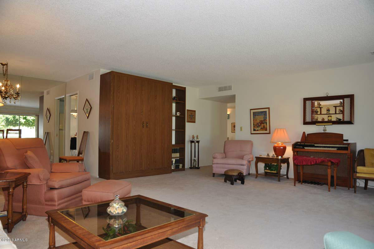 10722 West Hatcher Road Sun City, AZ 85351 - Photo 6 of 24 Living Room2