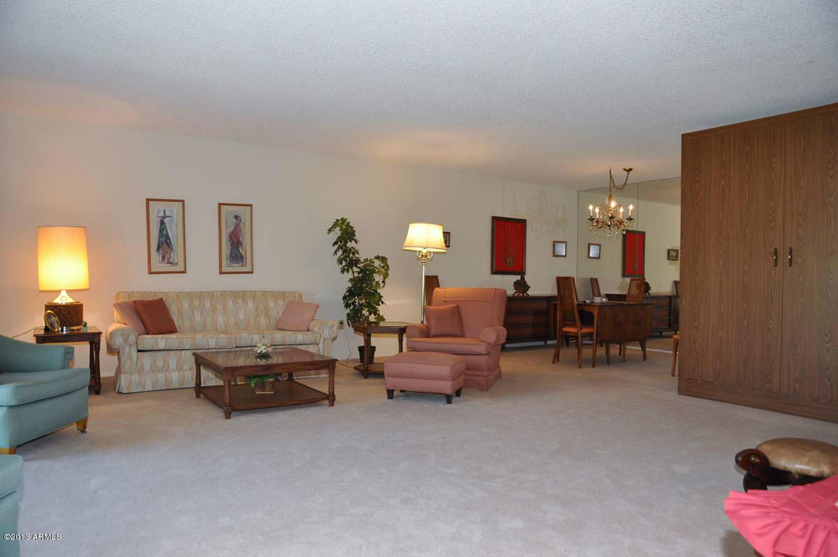 10722 West Hatcher Road Sun City, AZ 85351 - Photo 7 of 24 Living Room-Dining Room