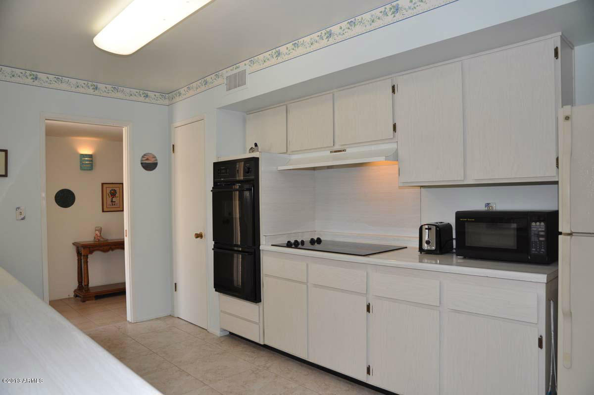 10722 West Hatcher Road Sun City, AZ 85351 - Photo 10 of 24 Kitchen-Range