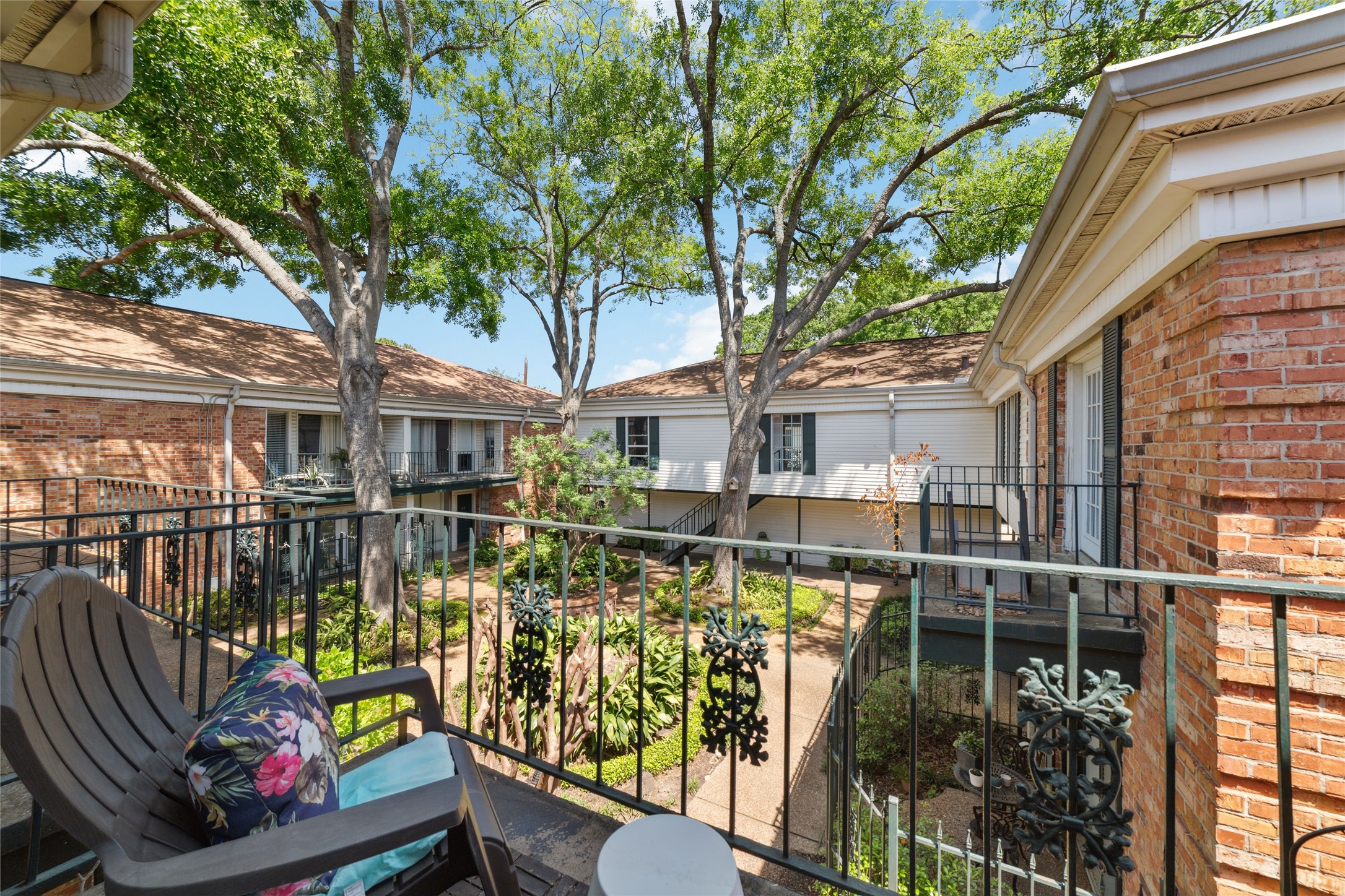 3400 Timmons Lane, Unit 68 Houston, TX 77027 - Photo 7 of 20 a view of a patio with couches potted plants and a large tree