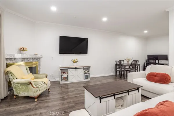 $619,999 | 18347 Saticoy Street, Unit 35, Reseda, CA 91335