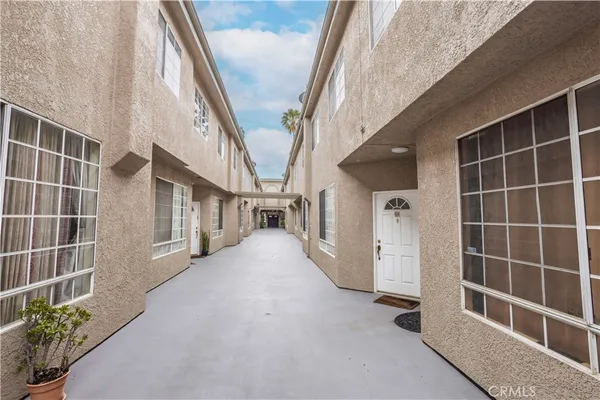 $619,999 | 18347 Saticoy Street, Unit 35, Reseda, CA 91335