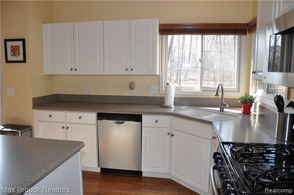 699 Twin Oaks Court Rochester Hills, MI 48307 - Photo 10 of 65