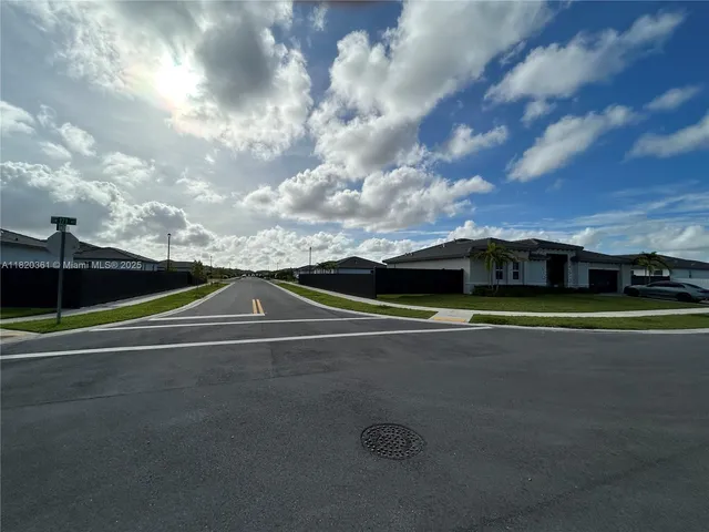 a view of a tennis court