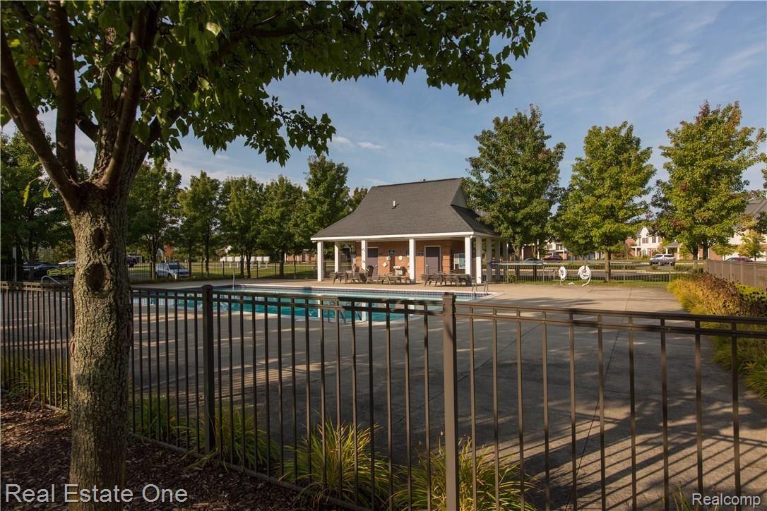 1106 Rial Lake Drive, Unit 49 Howell, MI 48843 - Photo 13 of 13 IMG_2618.JPG