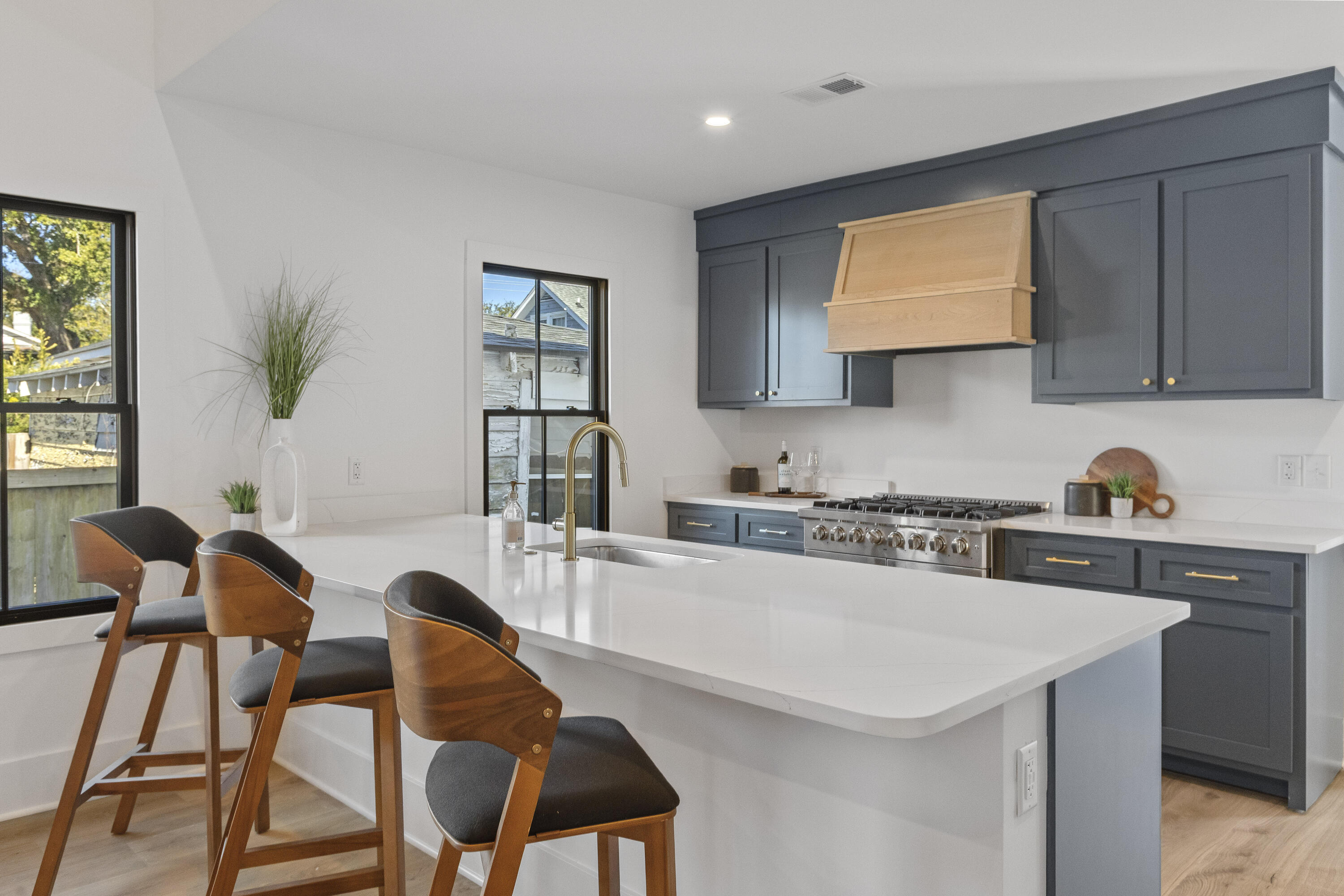 10 Magnolia Avenue Charleston, SC 29403 - Photo 11 of 46 10MagnoliaAve-CasaVerdeMediaLLC10