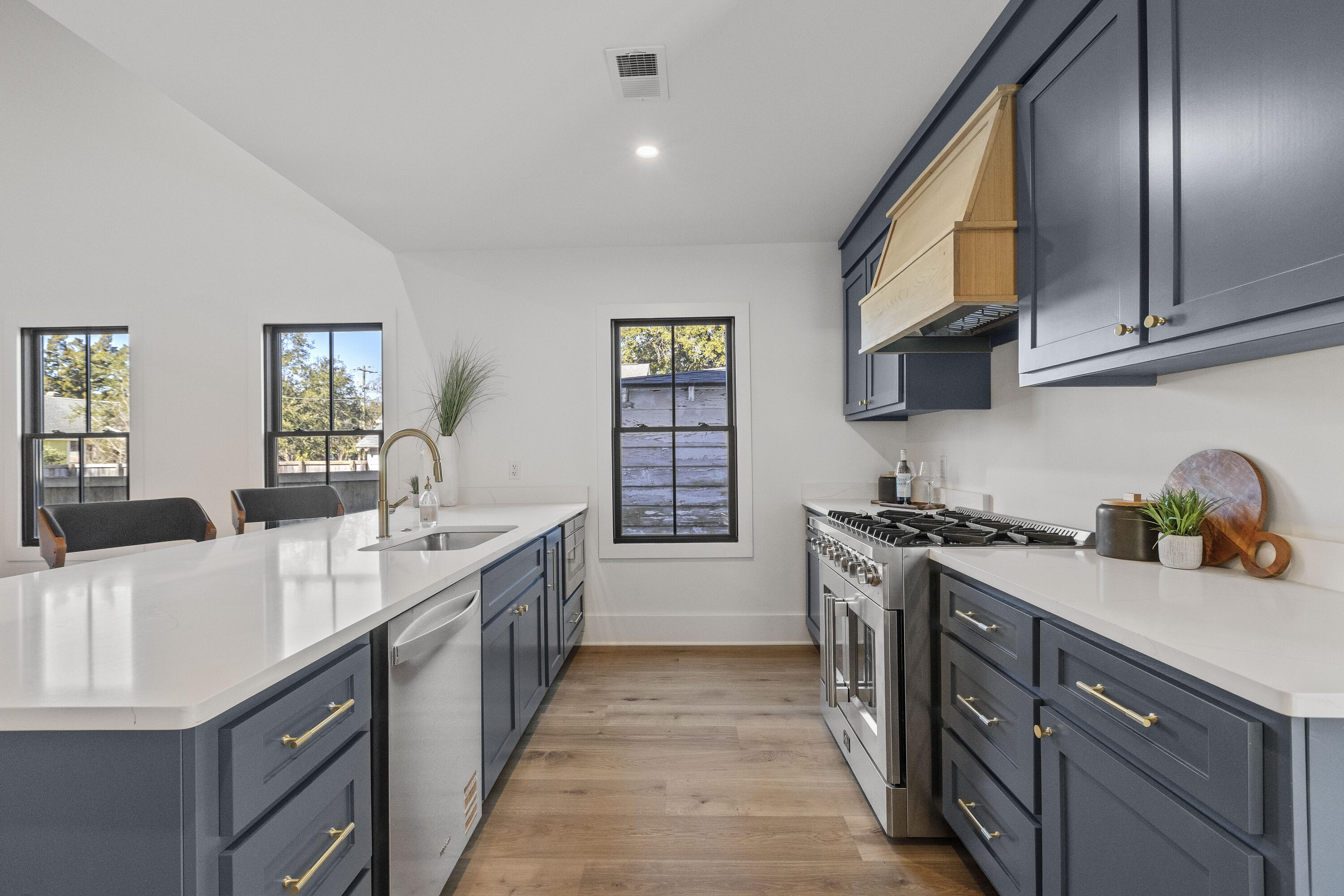 10 Magnolia Avenue Charleston, SC 29403 - Photo 13 of 46 10MagnoliaAve-CasaVerdeMediaLLC12