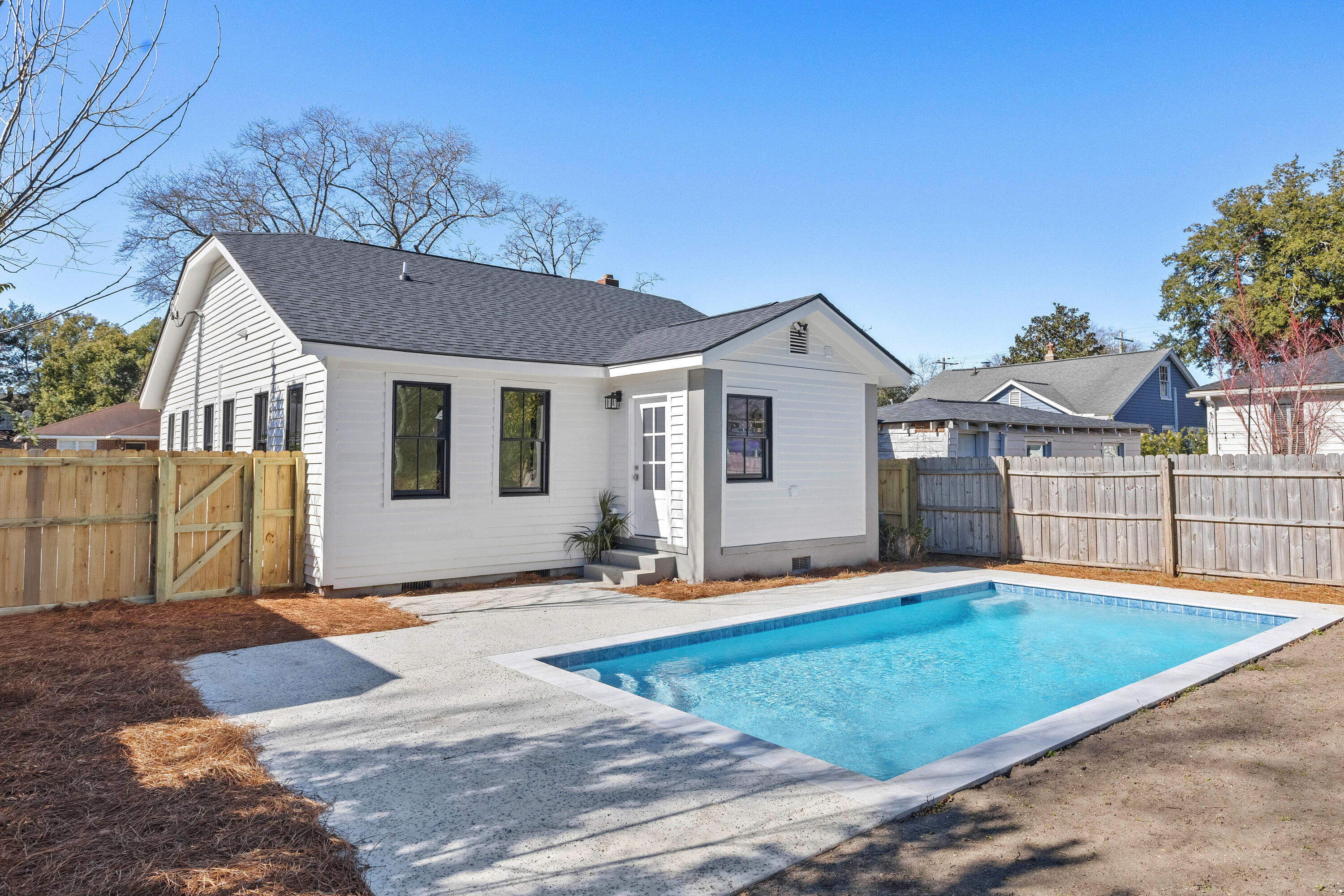 10 Magnolia Avenue Charleston, SC 29403 - Photo 2 of 46 10MagnoliaAve-CasaVerdeMediaLLC36