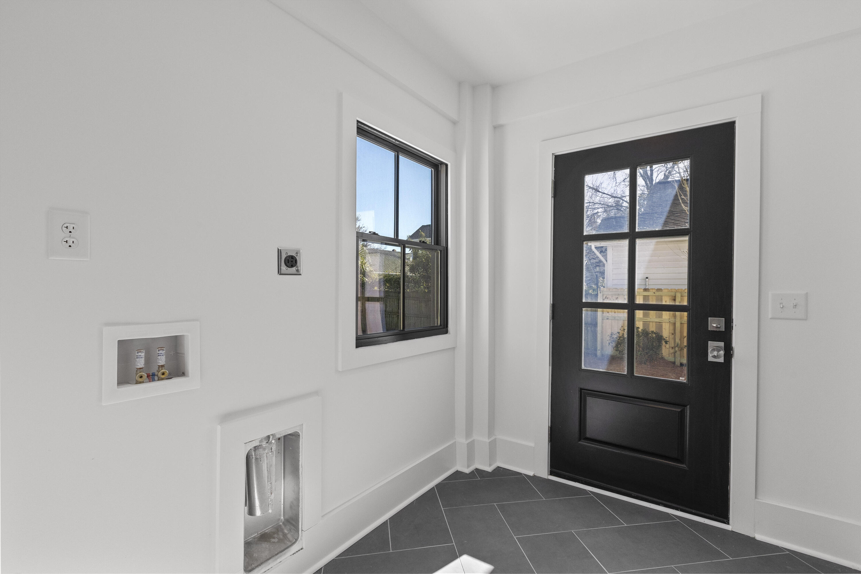 10 Magnolia Avenue Charleston, SC 29403 - Photo 32 of 46 10MagnoliaAve-CasaVerdeMediaLLC31