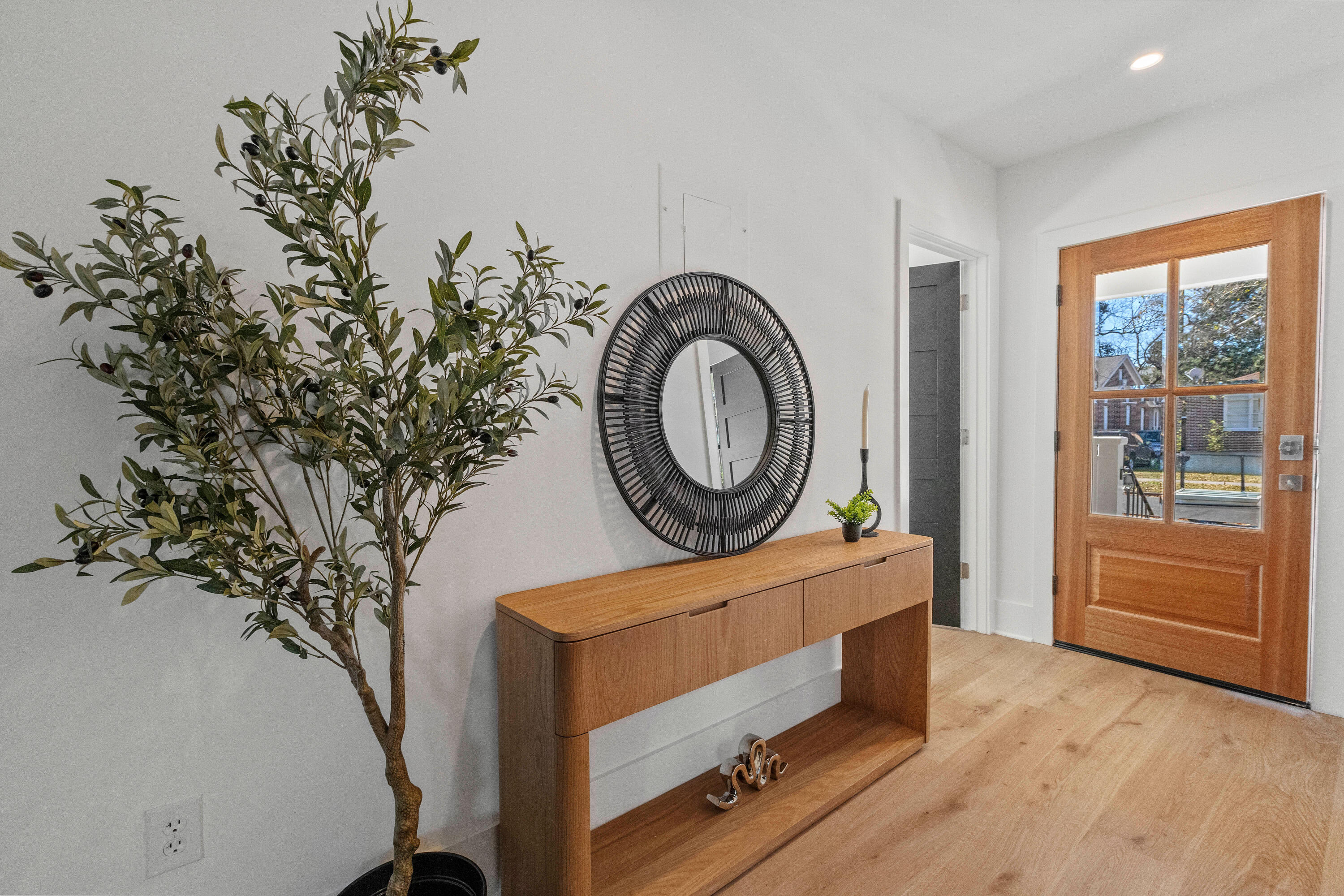 10 Magnolia Avenue Charleston, SC 29403 - Photo 8 of 46 10MagnoliaAve-CasaVerdeMediaLLC6