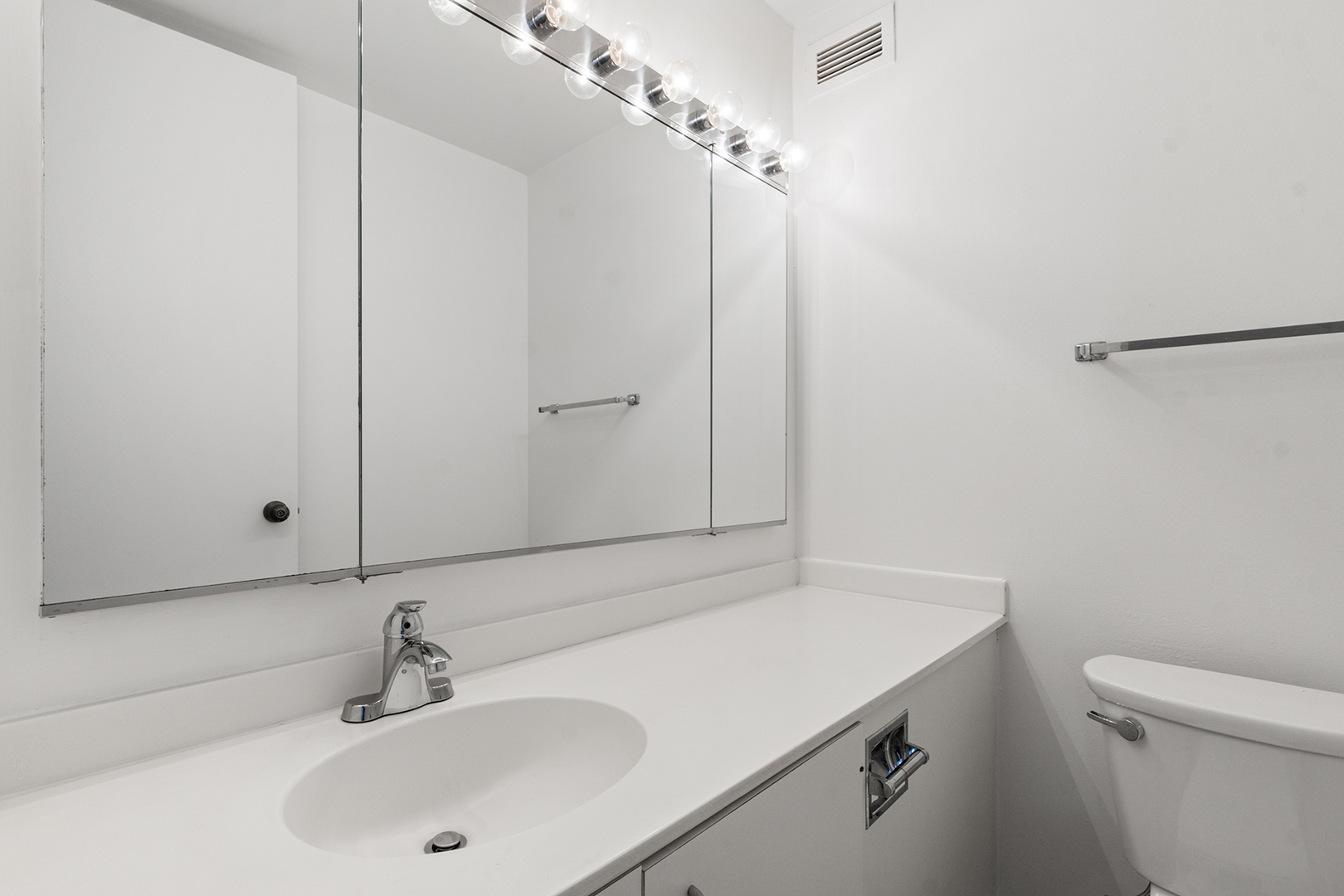 360 East Randolph Street, Unit 3105 Chicago, IL 60601 - Photo 19 of 28 a bathroom with a sink and a vanity