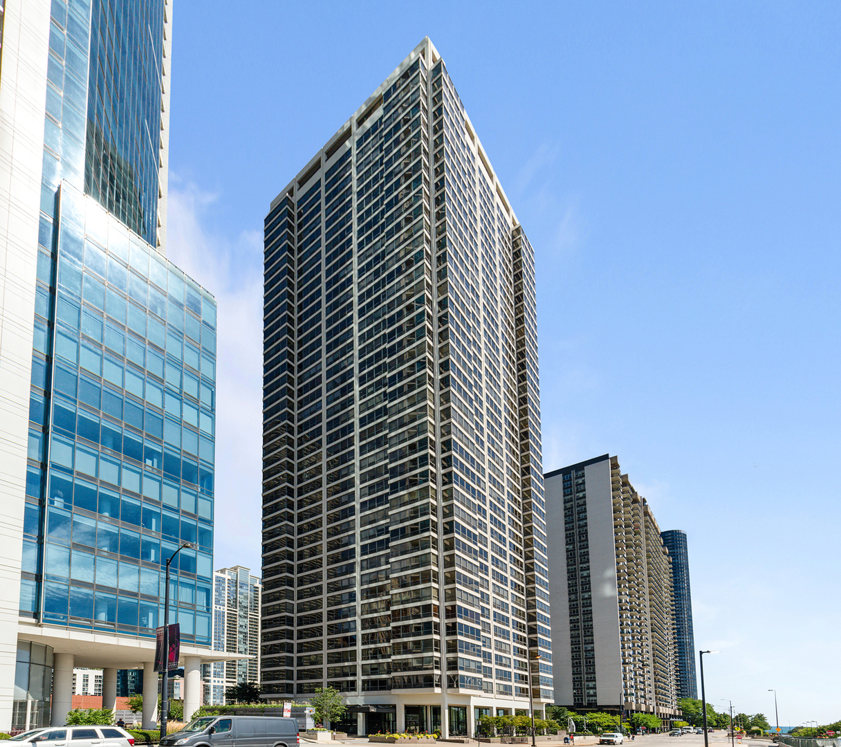 360 East Randolph Street, Unit 3105 Chicago, IL 60601 - Photo 2 of 28 a front view of a building