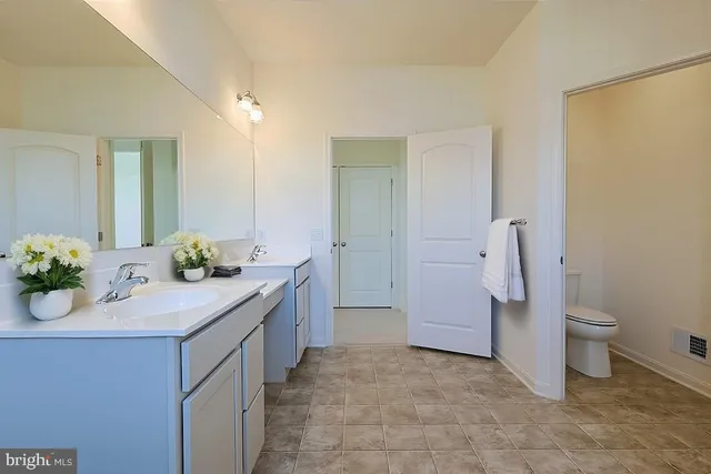 $573,789 | 910 Weatherstone Lane, Felton, DE 19943