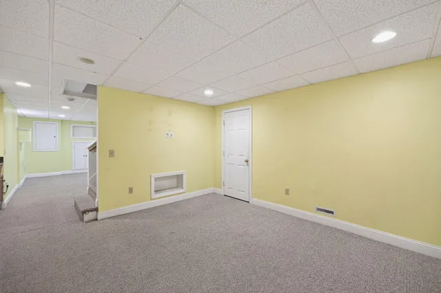 an empty room with a empty room