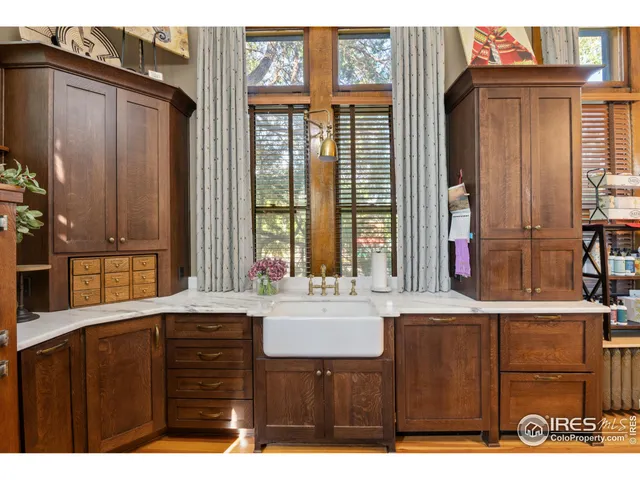 a view of a bedroom with washer and dryer