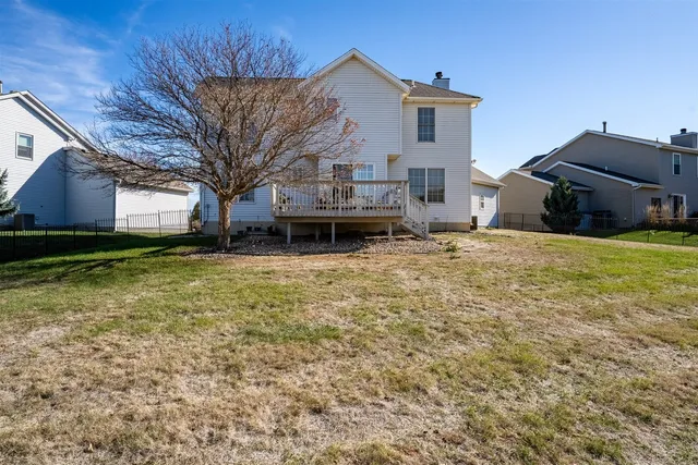 $384,900 | 2822 Chesapeake Lane, Bloomington, IL 61704